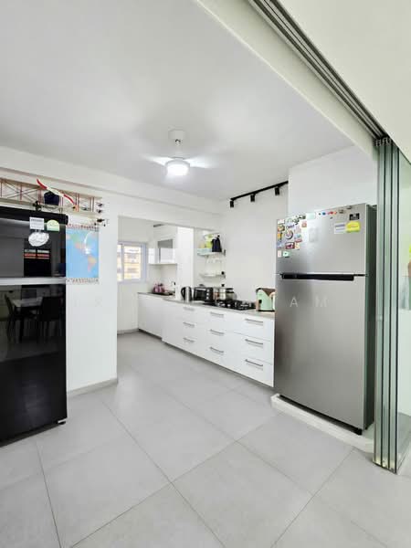 708 Tampines Street 71, 708 Tampines Street 71, 3 Bedrooms, 1,076 sqft, HDB Flat For Sale, by Irene Chiam, 500114122 - Kitchen - PropertyGuru.com.sg