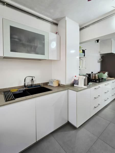708 Tampines Street 71, 708 Tampines Street 71, 3 Bedrooms, 1,076 sqft, HDB Flat For Sale, by Irene Chiam, 500114122 - Kitchen - PropertyGuru.com.sg