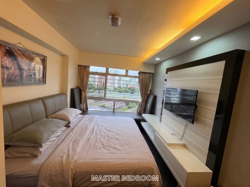 572A Woodlands Avenue 1, 572A Woodlands Avenue 1, 2 Bedrooms, 1,205 sqft, HDB Flat For Sale, by Mark Lim, 500114135 - Master Bedroom - PropertyGuru.com.sg
