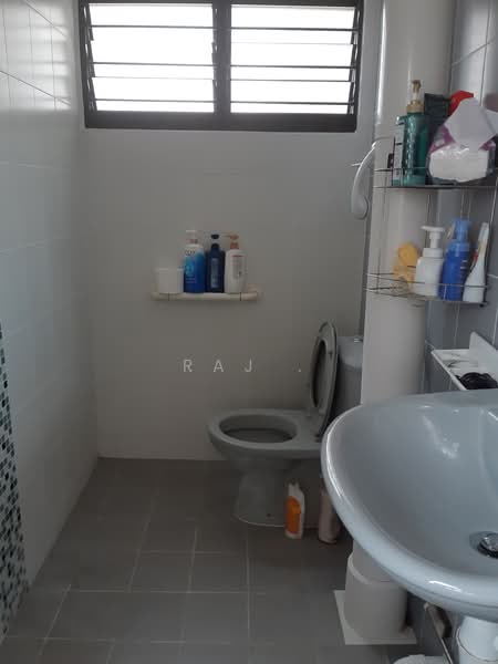 224 Tampines Street 23, 224 Tampines Street 23, 2 Bedrooms, 735 sqft, HDB Flat For Rent, by Raj ., 500114141 - Bathroom - PropertyGuru.com.sg