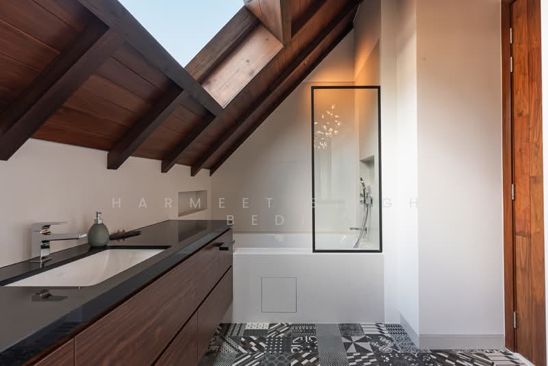 Greenleaf Road, Greenleaf Road, 5 Bedrooms, 7,523 sqft, Detached House For Sale, by Harmeet Singh Bedi, 500114143 - Bathroom - PropertyGuru.com.sg