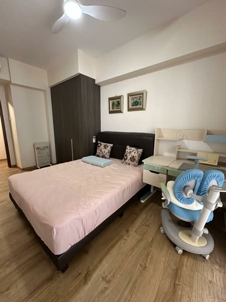 Parkview Apartments, 1 Bukit Batok Street 25, 3 Bedrooms, 1,076 sqft, Apartment For Rent, by Ben Chew, 500114155 - Bedroom - PropertyGuru.com.sg