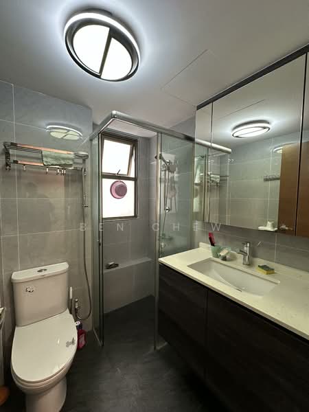 Parkview Apartments, 1 Bukit Batok Street 25, 3 Bedrooms, 1,076 sqft, Apartment For Rent, by Ben Chew, 500114155 - Bathroom - PropertyGuru.com.sg