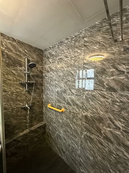 Parkview Apartments, 1 Bukit Batok Street 25, 3 Bedrooms, 1,076 sqft, Apartment For Rent, by Ben Chew, 500114155 - Bathroom - PropertyGuru.com.sg