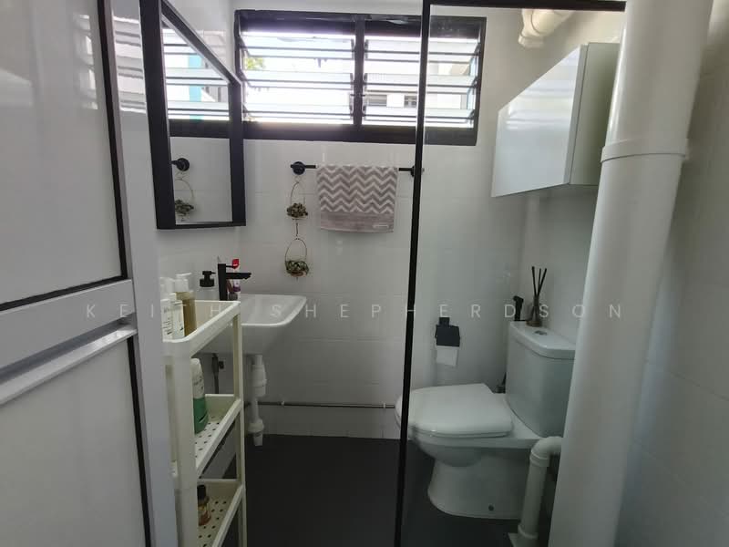 508 Bedok North Avenue 3, 508 Bedok North Avenue 3, 3 Bedrooms, 990 sqft, HDB Flat For Sale, by Keith Shepherdson, 500114160 - Bathroom - PropertyGuru.com.sg