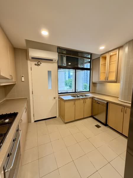 The Colonnade, 82 Grange Road, 2 Bedrooms, 2,883 sqft, Condominium For Rent, by Carol Lee, 500114163 - Kitchen - PropertyGuru.com.sg