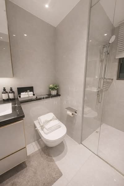 ⭐️Mrt door step! Within 1km to St.Gabriel, CHIJ & Yangzheng Pri, , 4 Bedrooms, 1,389 sqft, Condominium For Sale, by Allyssa Chan, 500114174 - Bathroom - PropertyGuru.com.sg