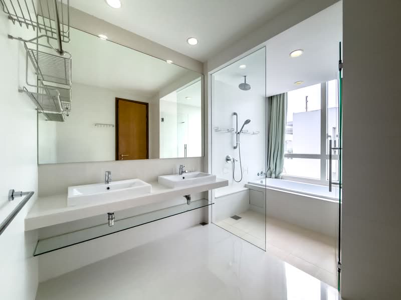 ⭐️CHEAP⭐️ D15 Freehold Penthouse 1km Tao Nan The Sea View, , 4 Bedrooms, 2,196 sqft, Condominium For Sale, by Kelvin Chua, 500114176 - Bathroom - PropertyGuru.com.sg