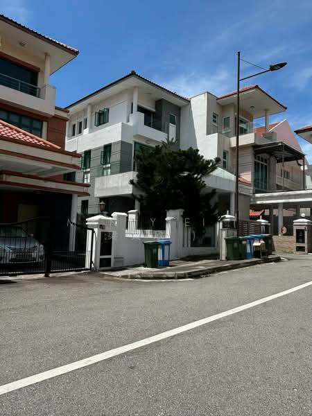 Richmond ville, , 5 Bedrooms, 3,400 sqft, Semi-Detached House For Rent, by Mandy Ei ( 梁文欣 ), 500114177 - Exterior - PropertyGuru.com.sg