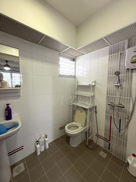 784B Woodlands Rise, 784B Woodlands Rise, 2 Bedrooms, 732 sqft, HDB Flat For Sale, by Rusydi Yusoff, 500114186 - Bathroom - PropertyGuru.com.sg