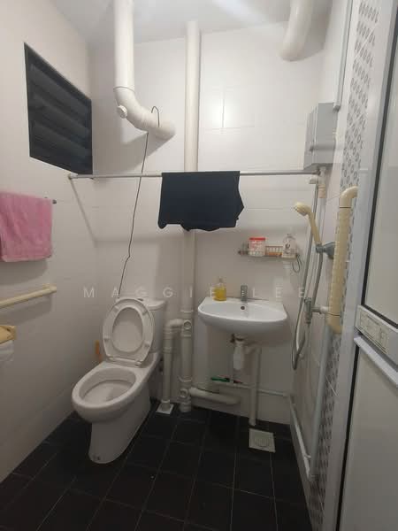 101 Serangoon North Avenue 1, 101 Serangoon North Avenue 1, 3 Bedrooms, 1,117 sqft, HDB Flat For Sale, by Maggie Lee, 500114187 - Bathroom - PropertyGuru.com.sg