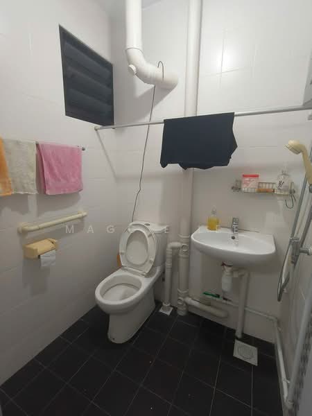 101 Serangoon North Avenue 1, 101 Serangoon North Avenue 1, 3 Bedrooms, 1,117 sqft, HDB Flat For Sale, by Maggie Lee, 500114187 - Bathroom - PropertyGuru.com.sg
