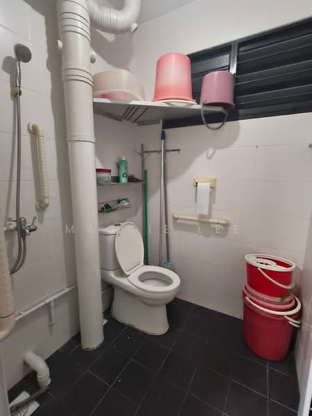 101 Serangoon North Avenue 1, 101 Serangoon North Avenue 1, 3 Bedrooms, 1,117 sqft, HDB Flat For Sale, by Maggie Lee, 500114187 - Bathroom - PropertyGuru.com.sg
