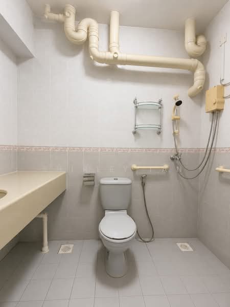 351D Canberra Road, 351D Canberra Road, 4 Bedrooms, 1,345 sqft, HDB Flat For Sale, by Shirley Tan, 500114192 - Master Bath - PropertyGuru.com.sg