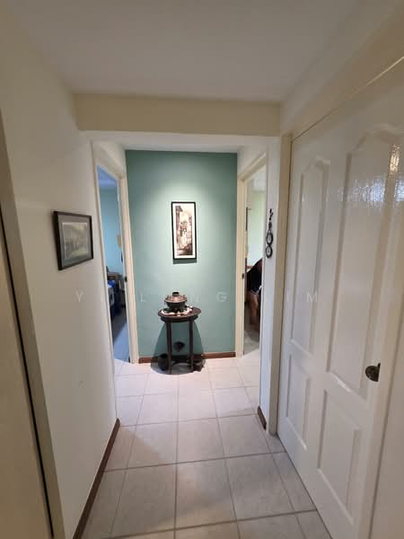 236 Serangoon Avenue 3, 236 Serangoon Avenue 3, 3 Bedrooms, 1,119 sqft, HDB Flat For Sale, by Yi Long Lim, 500114204 - Corridor - PropertyGuru.com.sg