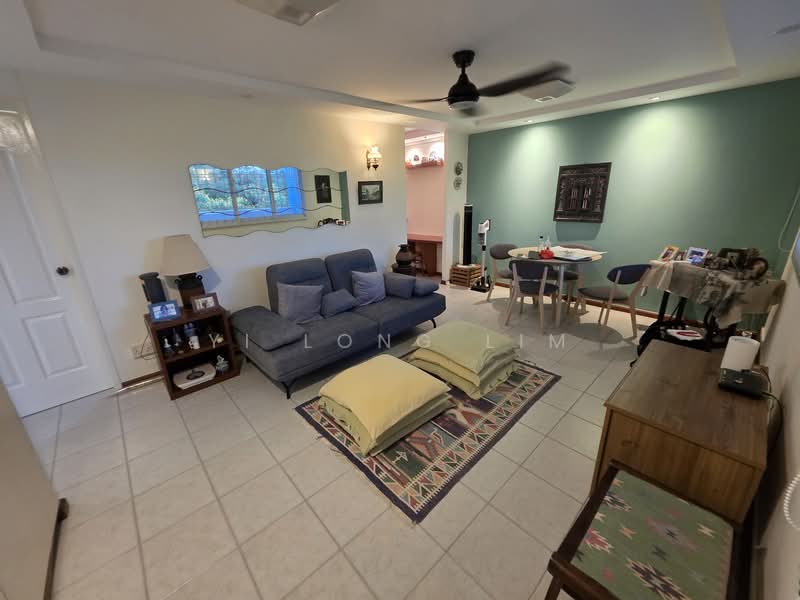 236 Serangoon Avenue 3, 236 Serangoon Avenue 3, 3 Bedrooms, 904 sqft, HDB Flat For Sale, by Yi Long Lim, 500114204 - Living Room - PropertyGuru.com.sg