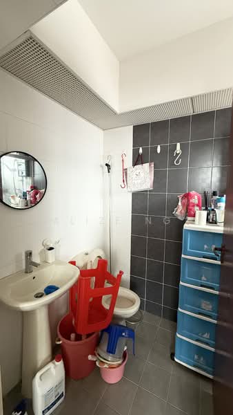 18D Holland Drive, 18D Holland Drive, 3 Bedrooms, 990 sqft, HDB Flat For Sale, by Alize Ng, 500114209 - Bathroom - PropertyGuru.com.sg