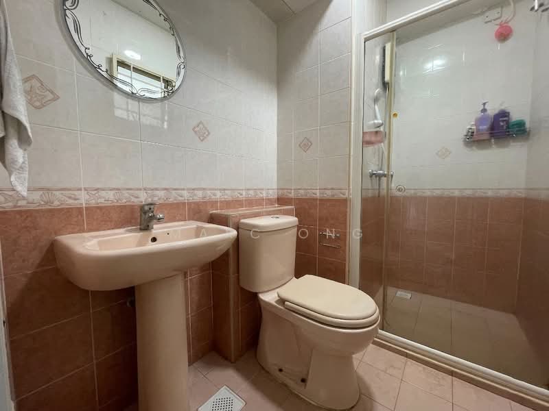 138 Edgedale Plains, 138 Edgedale Plains, 3 Bedrooms, 1,194 sqft, HDB Flat For Sale, by Marc Ong, 500114214 - Bathroom - PropertyGuru.com.sg