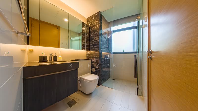 Hedges Park Condominium, 89 Flora Drive, 3 Bedrooms, 1,001 sqft, Condominium For Sale, by Sufy B., 500114218 - Master Bathroom - PropertyGuru.com.sg