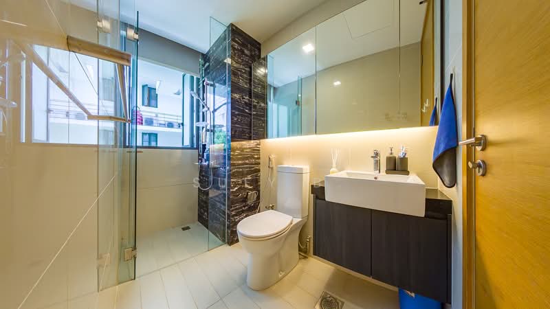 Hedges Park Condominium, 89 Flora Drive, 3 Bedrooms, 1,001 sqft, Condominium For Sale, by Sufy B., 500114218 - Common Bathroom - PropertyGuru.com.sg