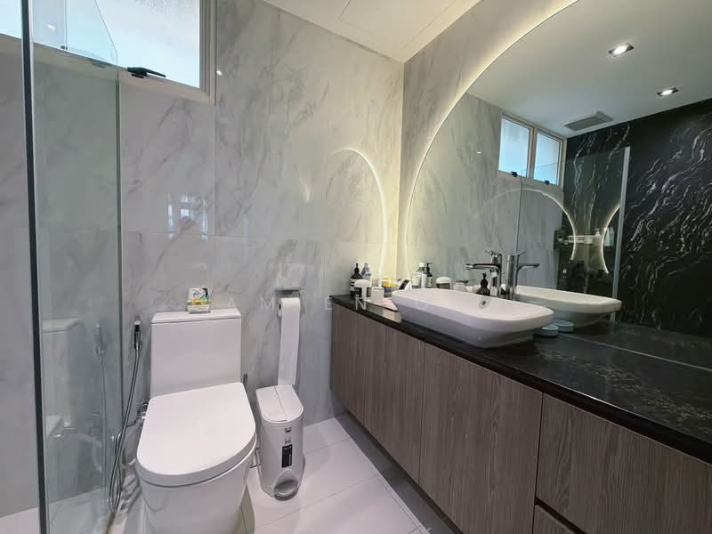 Seletar Springs Condominium, 110 Gerald Drive, 3 Bedrooms, 1,582 sqft, Condominium For Sale, by Damien Ong, 500114223 - Master Bath - PropertyGuru.com.sg