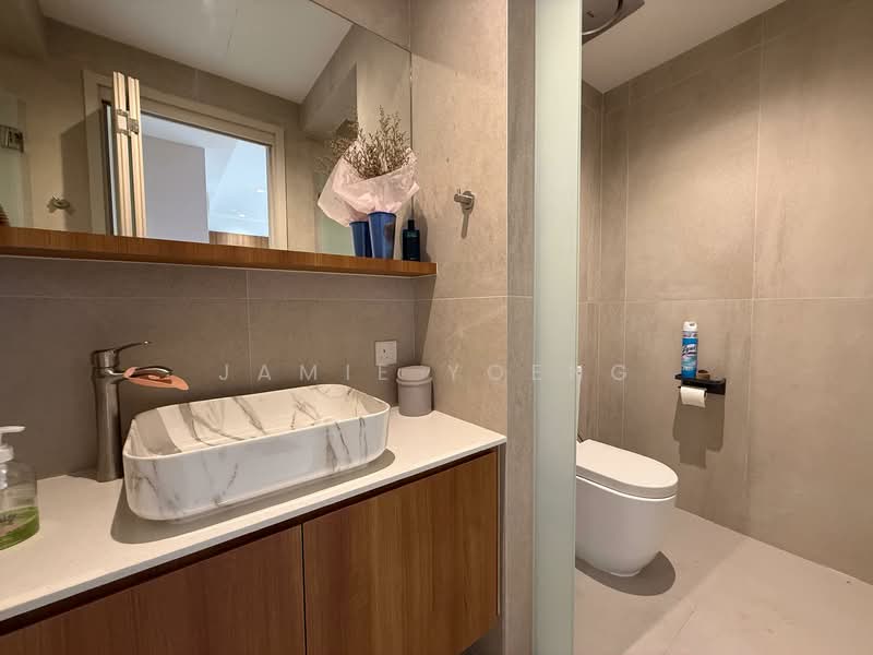 2-Storey Semi-Detached 6 Bedroom At Peakview Estate, Jalan Pari Dedap, Upper Changi Road, Jalan Pari Burong, 6 Bedrooms, 4,220 sqft, Semi-Detached House For Rent, by Jamie Yoeng, 500114234 - Bathroom - PropertyGuru.com.sg