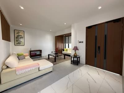 For Rent - 2-Storey Semi-Detached 6 Bedroom At Peakview Estate