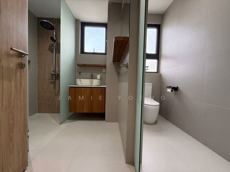 2-Storey Semi-Detached 6 Bedroom At Peakview Estate, Jalan Pari Dedap, Upper Changi Road, Jalan Pari Burong, 6 Bedrooms, 4,220 sqft, Semi-Detached House For Rent, by Jamie Yoeng, 500114234 - Bathroom - PropertyGuru.com.sg