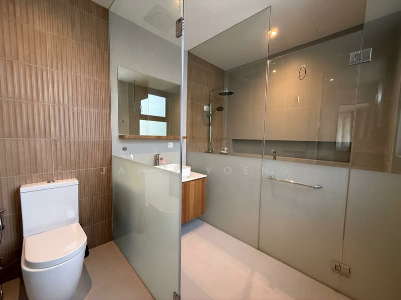 2-Storey Semi-Detached 6 Bedroom At Peakview Estate, Jalan Pari Dedap, Upper Changi Road, Jalan Pari Burong, 6 Bedrooms, 4,220 sqft, Semi-Detached House For Rent, by Jamie Yoeng, 500114234 - Bathroom - PropertyGuru.com.sg