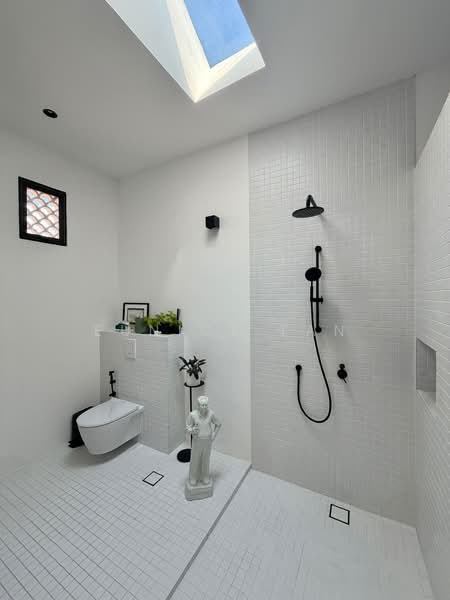 Joo Chiat Road, , 1 Bedroom, 1,087 sqft, Walk-up Apartment For Sale, by Eunice Tan, 500114247 - Bathroom - PropertyGuru.com.sg