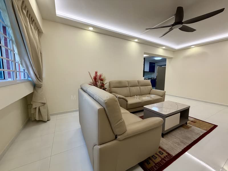 451 Hougang Avenue 10, 451 Hougang Avenue 10, 3 Bedrooms, 1,130 sqft, HDB Flat For Sale, by Mandy Ng, 500114256 - Living Room - PropertyGuru.com.sg