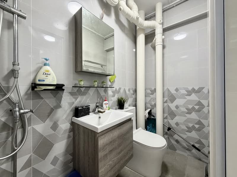 451 Hougang Avenue 10, 451 Hougang Avenue 10, 3 Bedrooms, 1,130 sqft, HDB Flat For Sale, by Mandy Ng, 500114256 - Bathroom - PropertyGuru.com.sg