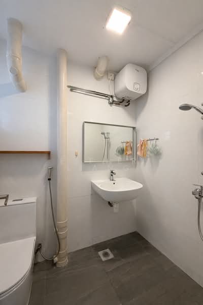 2 Delta Avenue, 2 Delta Avenue, 3 Bedrooms, 1,313 sqft, HDB Flat For Sale, by Esther Liang, 500114270 - Bathroom - PropertyGuru.com.sg