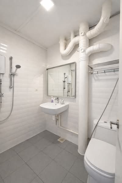 2 Delta Avenue, 2 Delta Avenue, 3 Bedrooms, 1,313 sqft, HDB Flat For Sale, by Esther Liang, 500114270 - Bathroom - PropertyGuru.com.sg