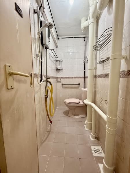 109 Commonwealth Crescent, 109 Commonwealth Crescent, 2 Bedrooms, 721 sqft, HDB Flat For Sale, by Rachel Tan, 500114305 - Bathroom - PropertyGuru.com.sg