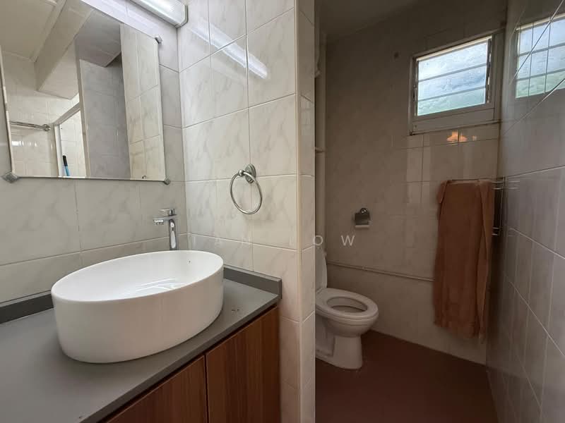Blk 417 Tampines Street 41, Tampines Street 41, 2 Bedrooms, 743 sqft, HDB Flat For Sale, by Ian Low, 500114310 - Bathroom - PropertyGuru.com.sg