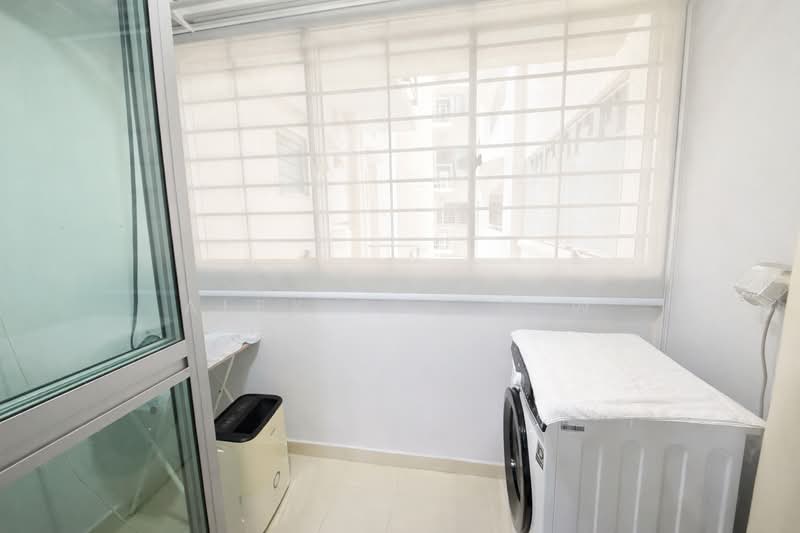 511B Yishun Street 51, 511B Yishun Street 51, 3 Bedrooms, 1,216 sqft, HDB Flat For Rent, by Alex Toh C W, 500114311 - Balcony - PropertyGuru.com.sg