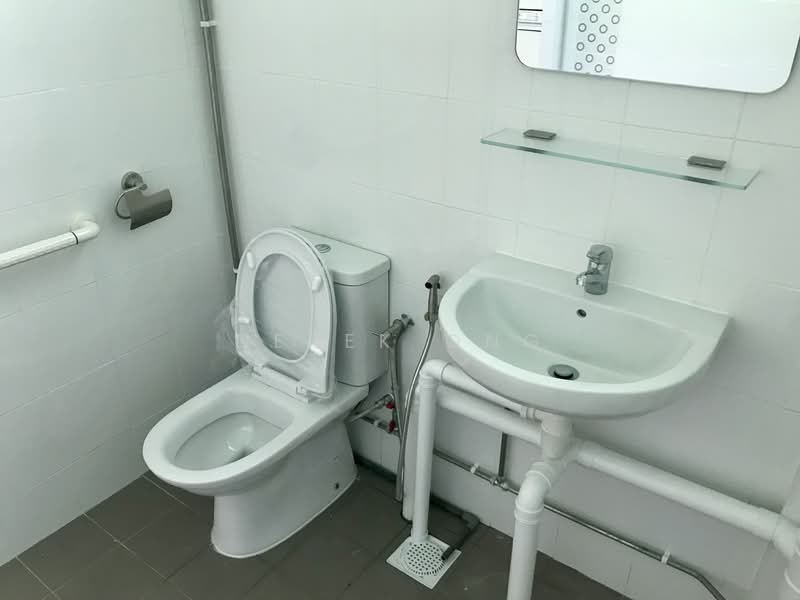 140 Lorong Ah Soo, 140 Lorong Ah Soo, 3 Bedrooms, 1,410 sqft, HDB Flat For Sale, by Derek Ong, 500114312 - Bathroom - PropertyGuru.com.sg