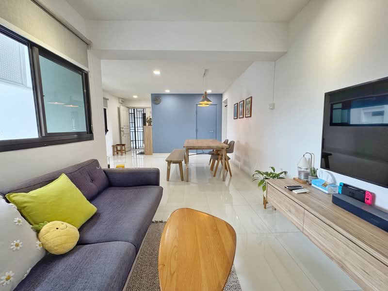 17 Jalan Tenteram, 17 Jalan Tenteram, 3 Bedrooms, 926 sqft, HDB Flat For Sale, by Jemimah Tan, 500114323 - Living Room - PropertyGuru.com.sg