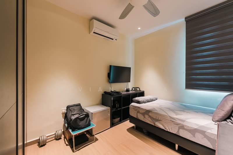 CHEAP Kew Estate Limau Bedok Near Mrt, Limau Rise, 6 Bedrooms, 4,000 sqft, Terraced House For Sale, by Vivian Chua, 500114342 - Bedroom - PropertyGuru.com.sg