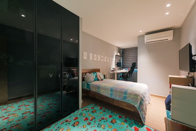 CHEAP Kew Estate Limau Bedok Near Mrt, Limau Rise, 6 Bedrooms, 4,000 sqft, Terraced House For Sale, by Vivian Chua, 500114342 - Bedroom - PropertyGuru.com.sg