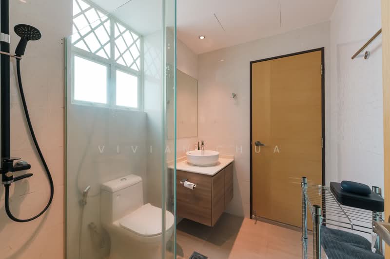 CHEAP Kew Estate Limau Bedok Near Mrt, Limau Rise, 6 Bedrooms, 4,000 sqft, Terraced House For Sale, by Vivian Chua, 500114342 - Bathroom - PropertyGuru.com.sg