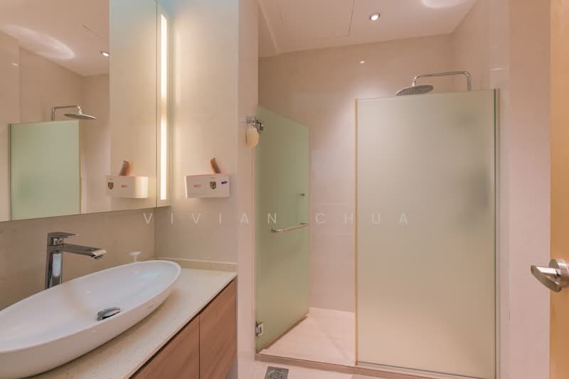 CHEAP Kew Estate Limau Bedok Near Mrt, Limau Rise, 6 Bedrooms, 4,000 sqft, Terraced House For Sale, by Vivian Chua, 500114342 - Bathroom - PropertyGuru.com.sg