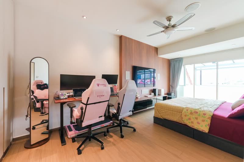 CHEAP Kew Estate Limau Bedok Near Mrt, Limau Rise, 6 Bedrooms, 4,000 sqft, Terraced House For Sale, by Vivian Chua, 500114342 - Bedroom - PropertyGuru.com.sg