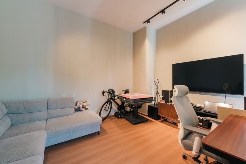 CHEAP Kew Estate Limau Bedok Near Mrt, Limau Rise, 6 Bedrooms, 4,000 sqft, Terraced House For Sale, by Vivian Chua, 500114342 - Living Room - PropertyGuru.com.sg