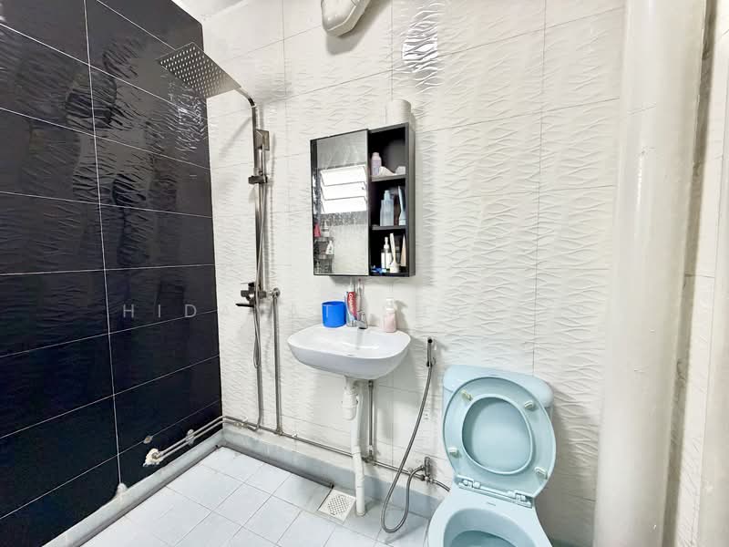 621 Yishun Ring Road, 621 Yishun Ring Road, 2 Bedrooms, 786 sqft, HDB Flat For Sale, by Hidayat Shariff, 500114348 - Bathroom - PropertyGuru.com.sg