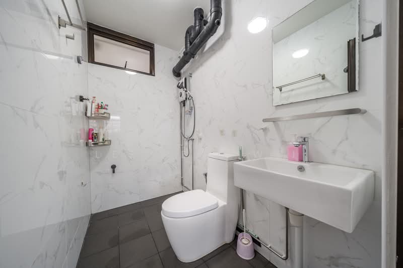291B Bukit Batok Street 24, 291B Bukit Batok Street 24, 3 Bedrooms, 1,108 sqft, HDB Flat For Sale, by Lee Heng Wei, 500114349 - Bathroom - PropertyGuru.com.sg