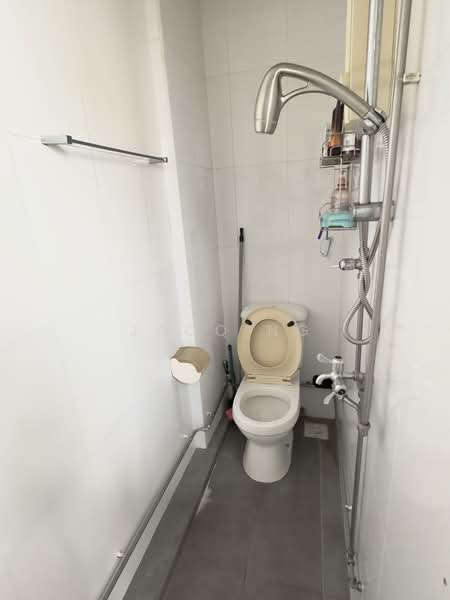 Queensway Tower, 1 Queensway, Room Rental, 200 sqft, Apartment For Rent, by Jacq Ng, 500114368 - Bathroom - PropertyGuru.com.sg
