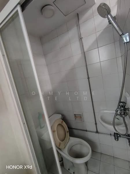 Changi Court, 706 Upper Changi Road East, 2 Bedrooms, 969 sqft, Condominium For Rent, by Regine Cher, 500114370 - Bathroom - PropertyGuru.com.sg