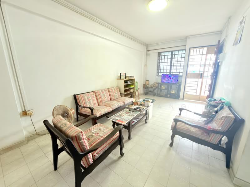 702 Bedok Reservoir Road, 702 Bedok Reservoir Road, 2 Bedrooms, 731 sqft, HDB Flat For Sale, by Regina Huang, 500114389 - Living Room - PropertyGuru.com.sg